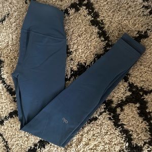 Alo leggings - gently used - Xs